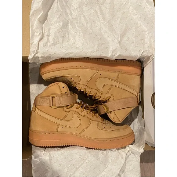 Kids ‘Nike Air Force 1 High LV8’ shoes - Picture 5 of 6